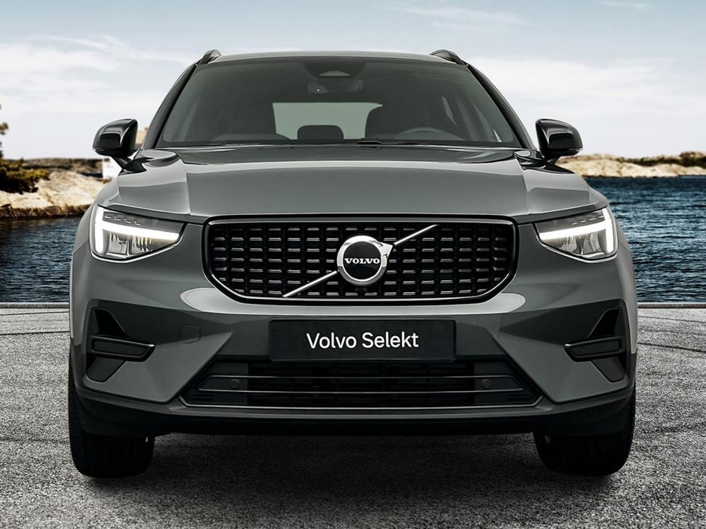 Volvo XC40 b4 197pk plus dark| camera| trekhaak| adap.cruise| h&k audio