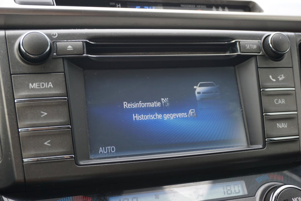Toyota Rav4 2.0 dynamic 4wd - automaat- airco / navi / cruise / elektr. ram