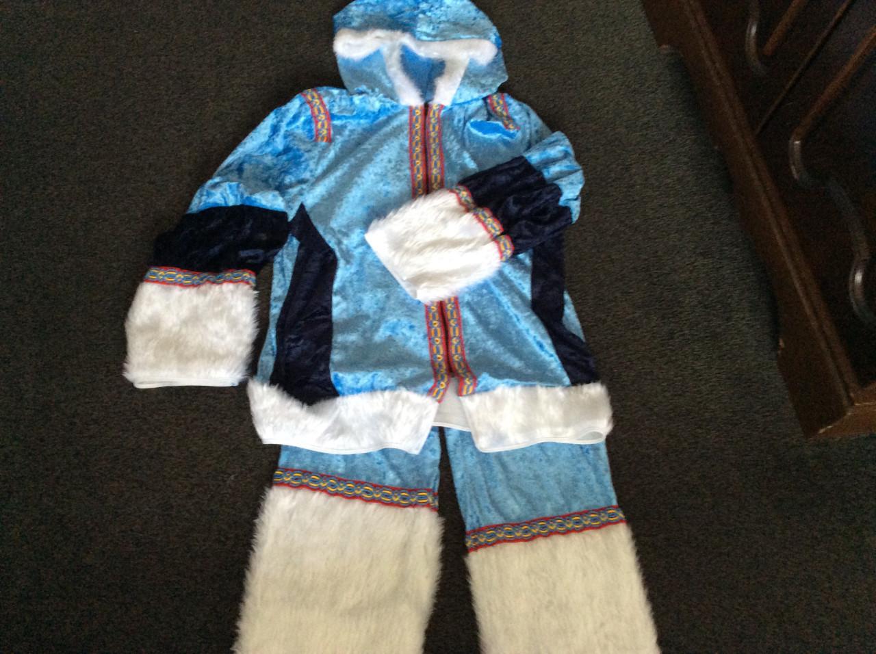 Carnaval eskimo pak .   maat 60