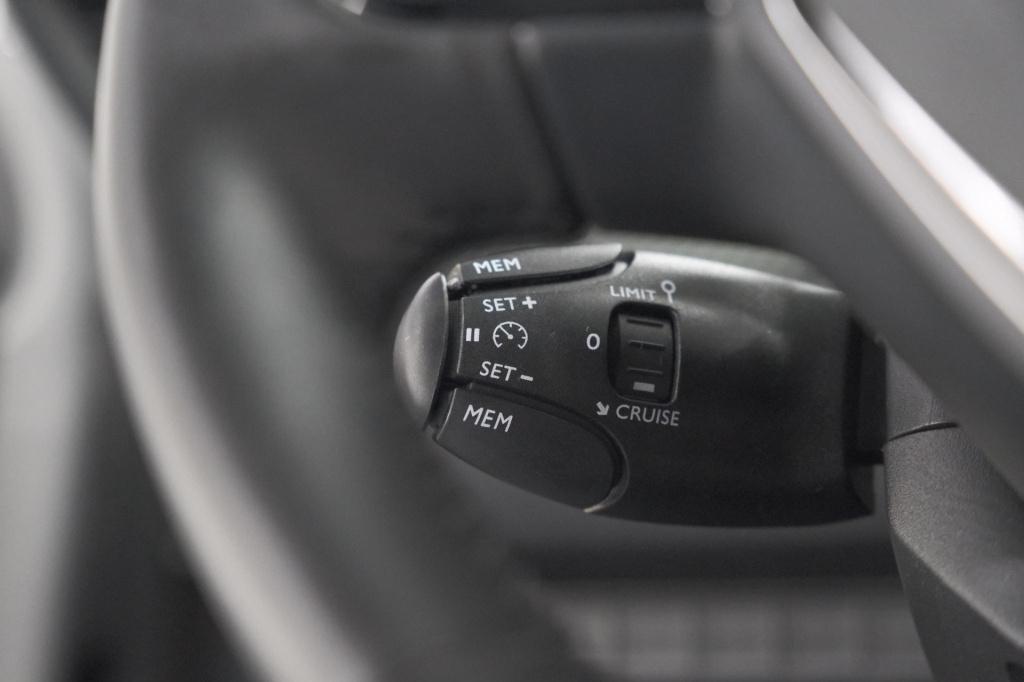 Peugeot 208 puretech 100 allure | gris selenium | apple carplay | parkeerse