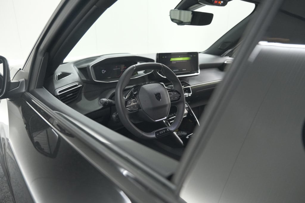 Peugeot 2008 puretech 130 eat8 gt | 360 camera | adaptieve cruise control |