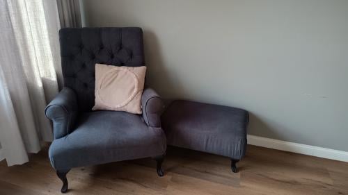 Grijze landelijke fauteuil