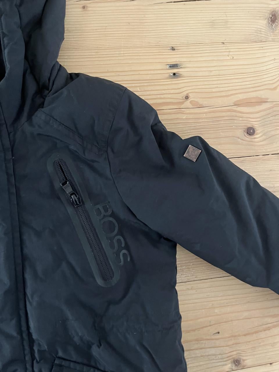 Hugo Boss kinderjas maat 114