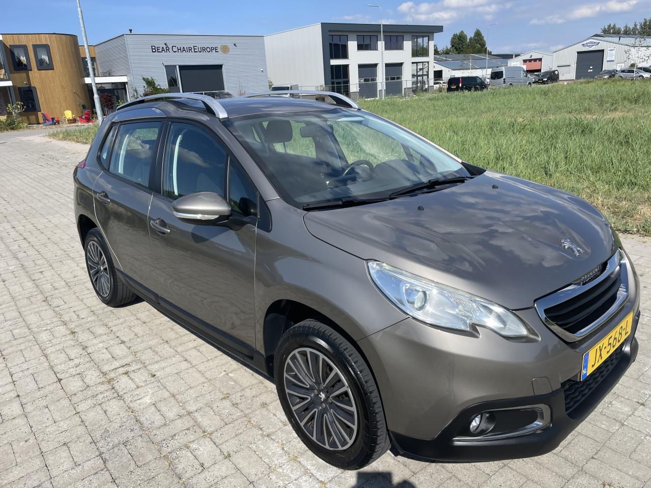 Peugeot 2008 1.2  pure tech bleu lion