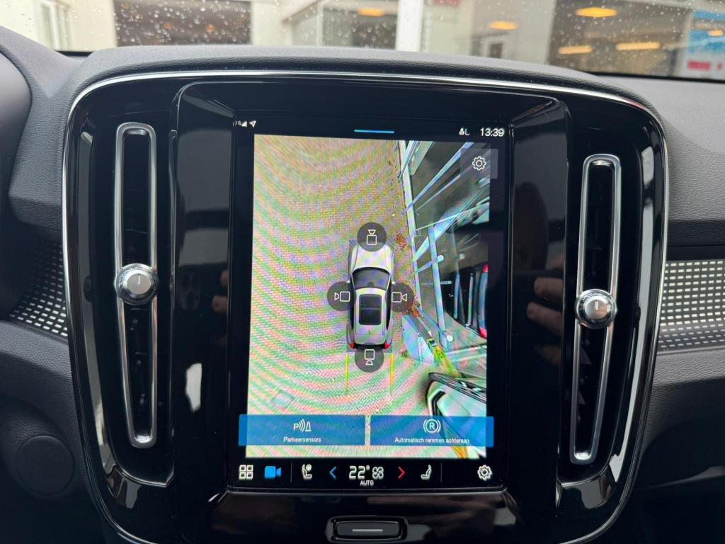 Volvo XC40 recharge p8 awd r-design