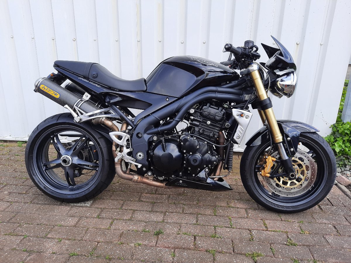 Triumph Speed Triple 1050, full options!