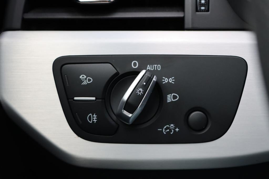 Audi A4 avant 35 tfsi s edition competition 150pk s-tronic stoelverwarming 