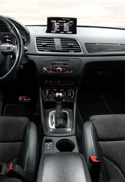 Audi Q3 s-line | drive select | bose | pdc |