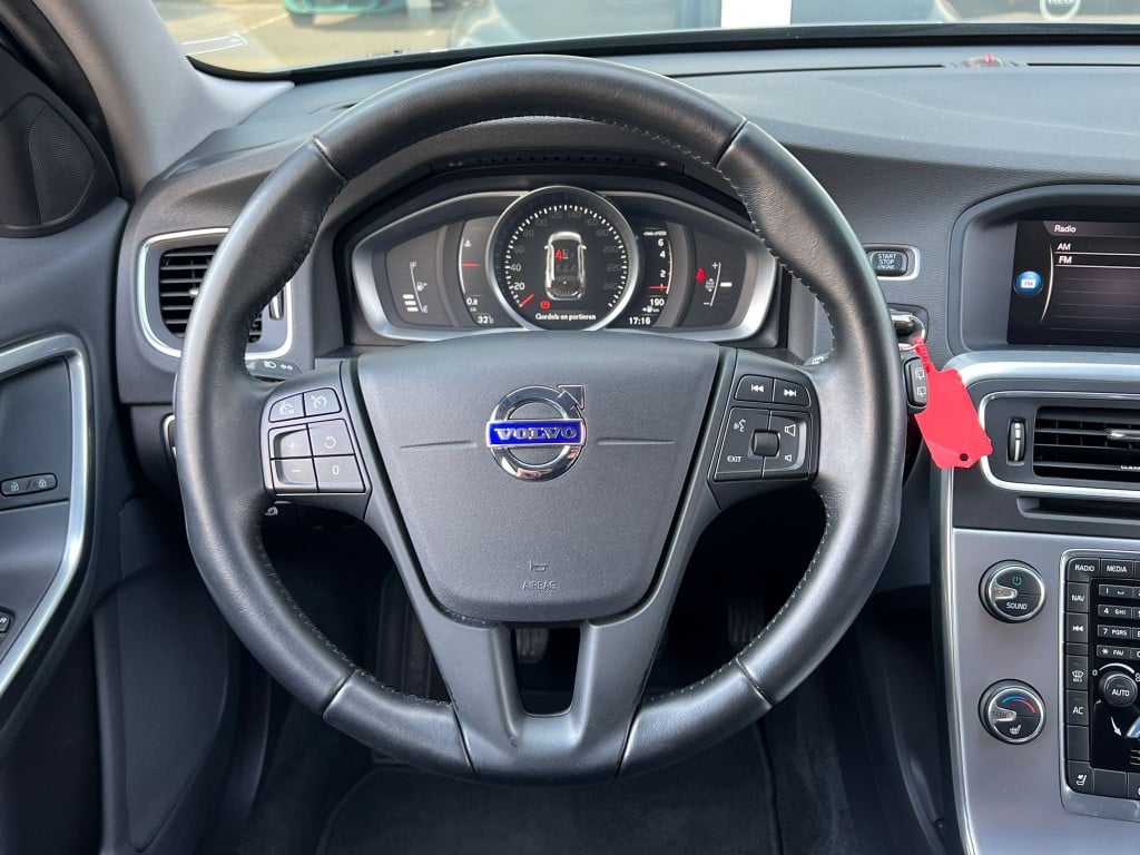 Volvo V60 t3 153pk dynamic ed| navi| climate| stoel.verw| pdc