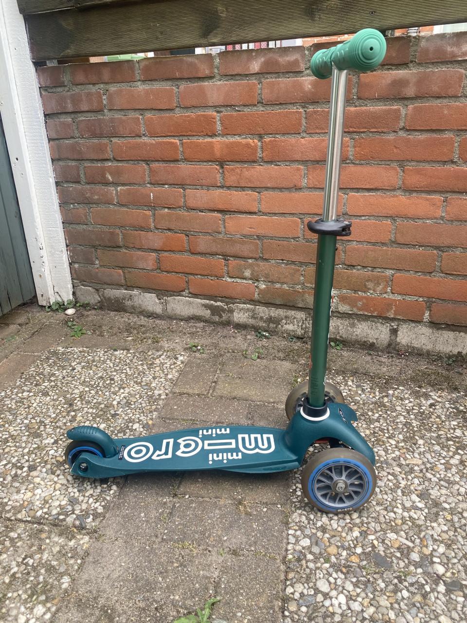 Mini micro eco kinderstep donkergroen