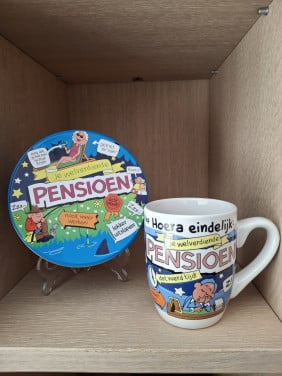 Beker en koektrommel "Pensioen"