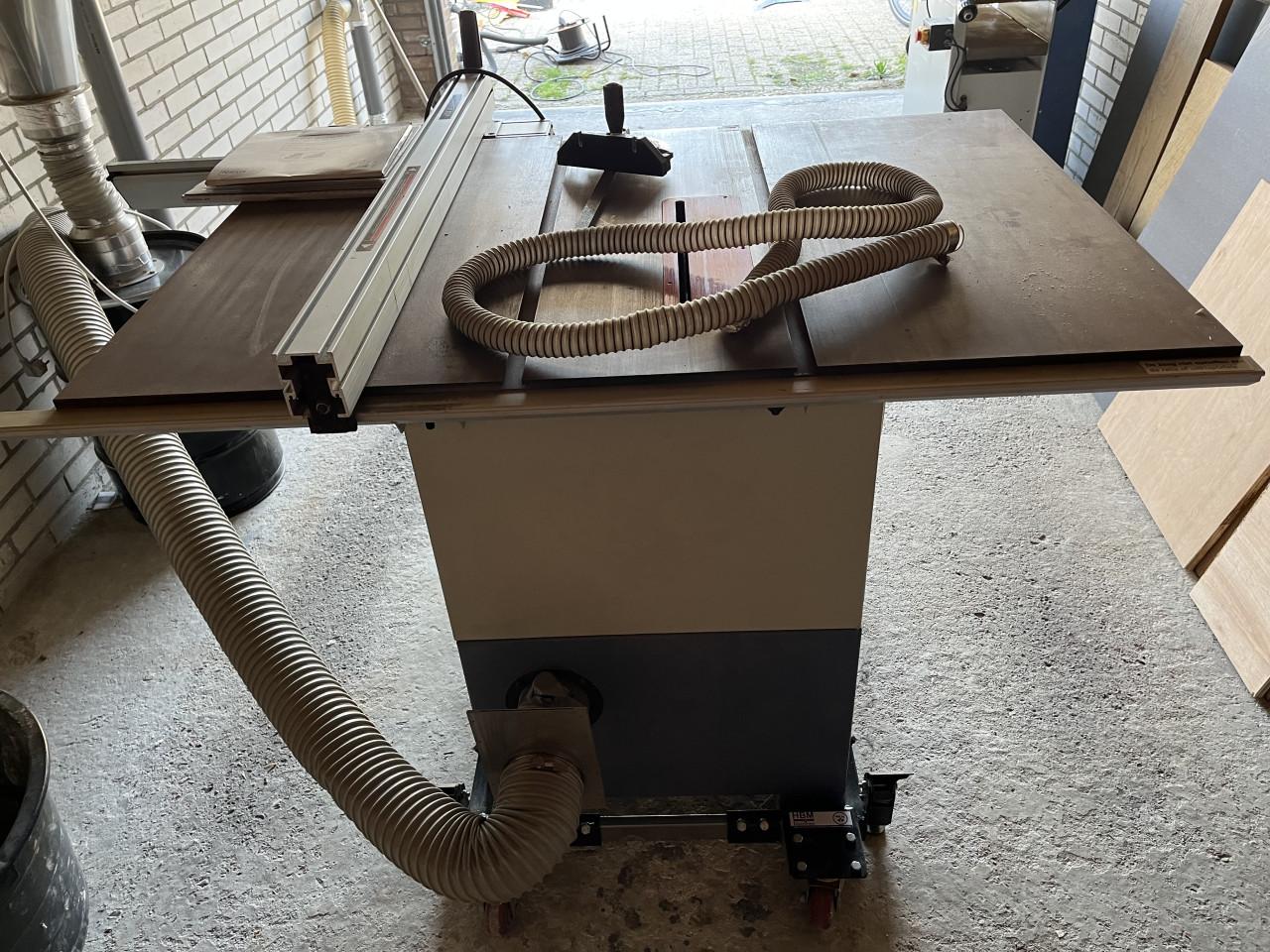 Zaagtafel met afzuiging