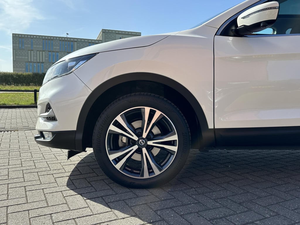 Nissan Qashqai 1.3 dig-t n-connecta trekhaak |design pack | panoramadak | a