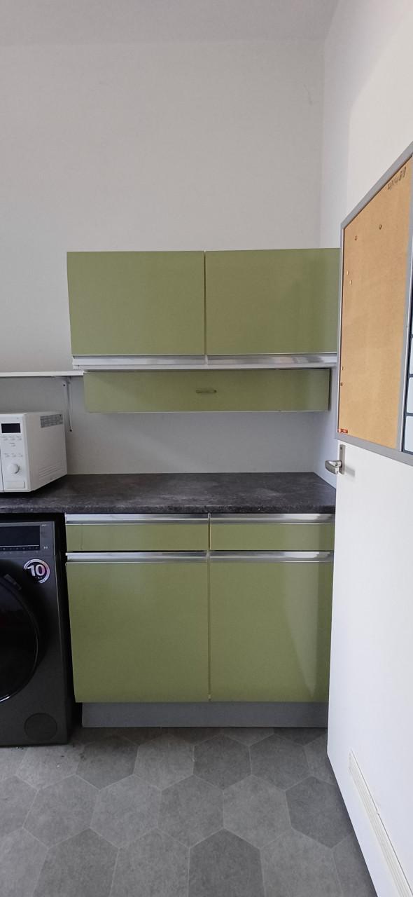 Retro keukenblok met blad en bovenkastjes
