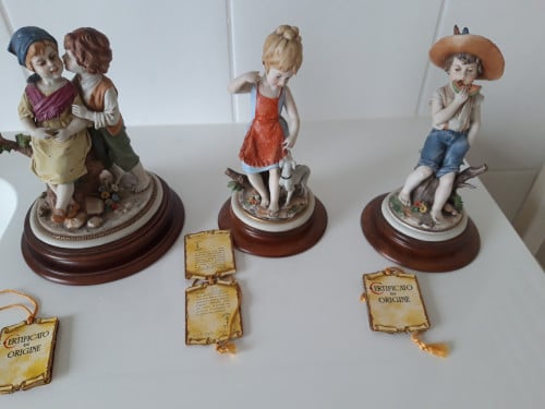 Beeldjes TRIADE biscuit porselein
