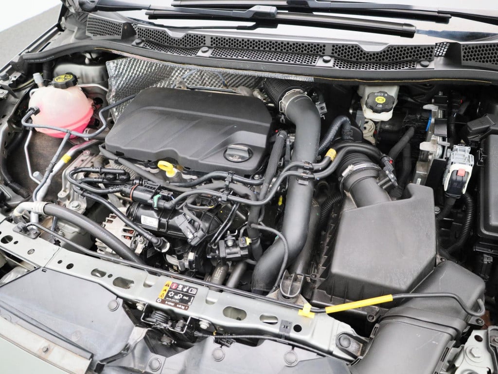 Opel Astra 1.2 edition | lmv | parkeer sensoren | climate control | dab | s