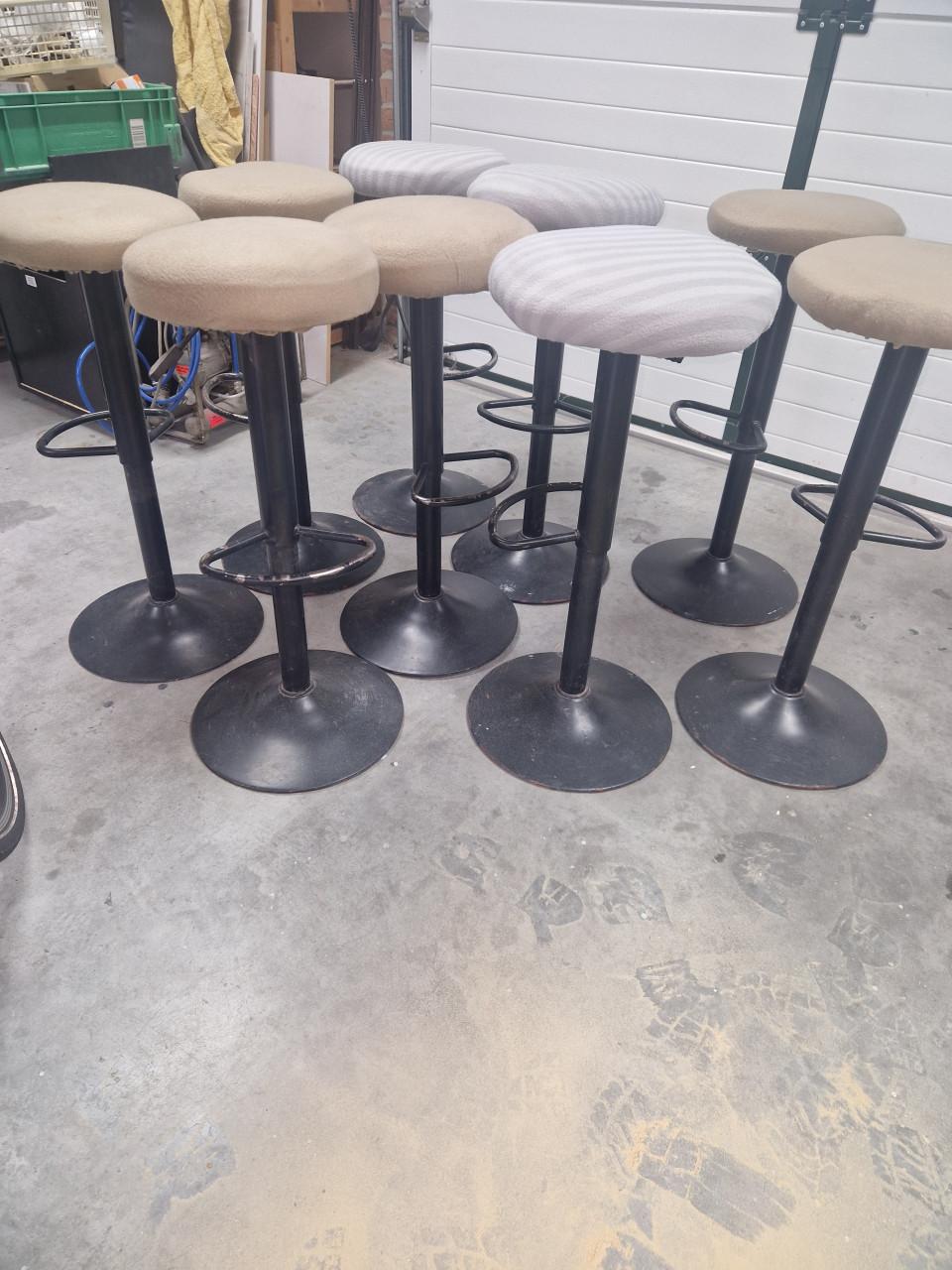9 stuks barkrukken