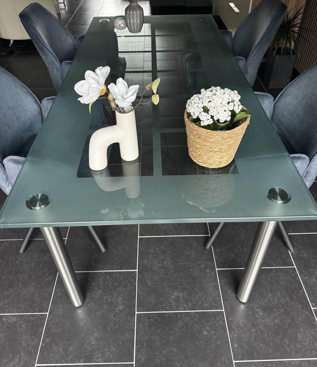 Glazen eettafel met afneembare aluminium poten
