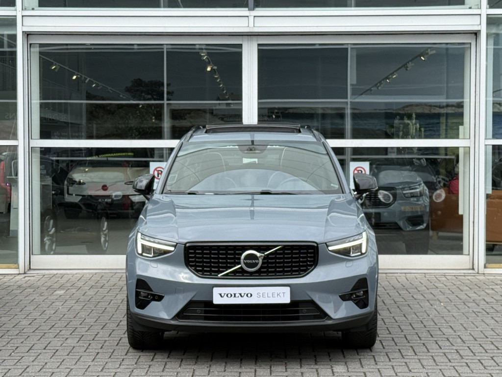Volvo XC40 b3 163pk ultimate dark| adap.cruise| panodak| camera| elek.stoel