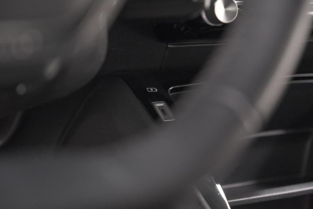 Peugeot 208 puretech 75 active pack | navigatie | parkeersensoren | apple c