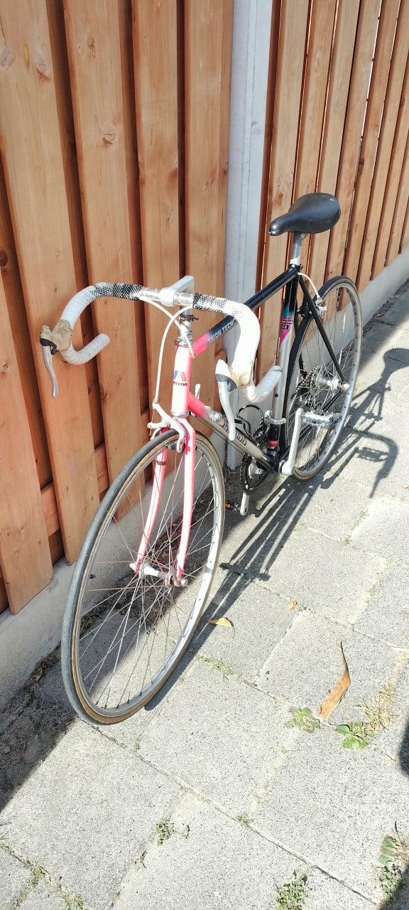 4 wielrenfietsen vintage retro Merida Giant Peugeot