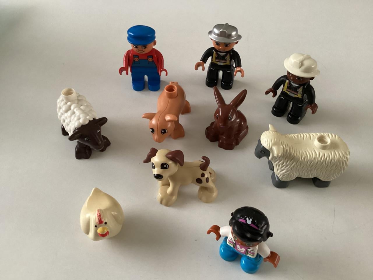 Lego Duplo.   4 poppetjes en verschillende dieren.