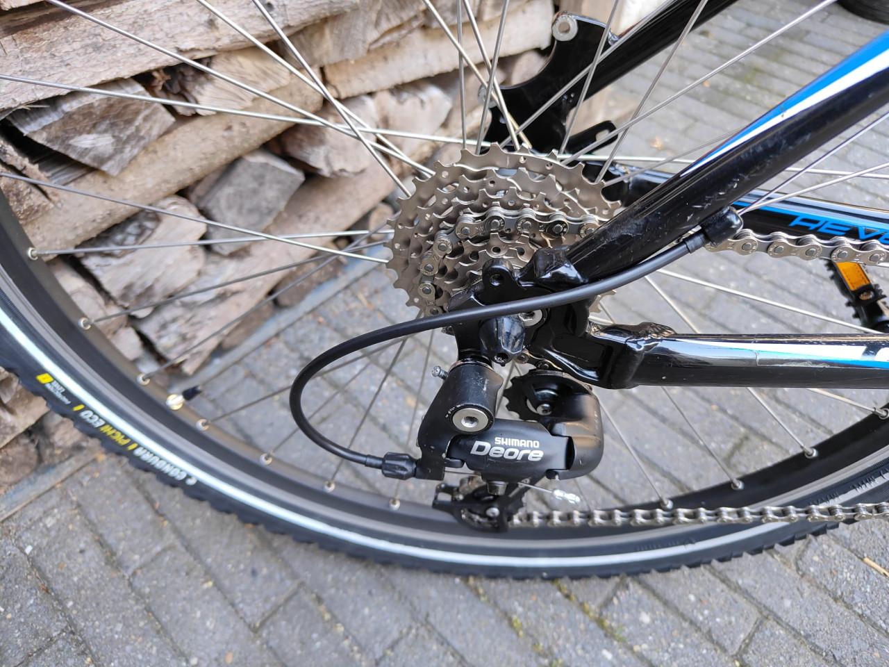 Giant Revel 26 inch mountainbike framemaat S 40 cm deore
