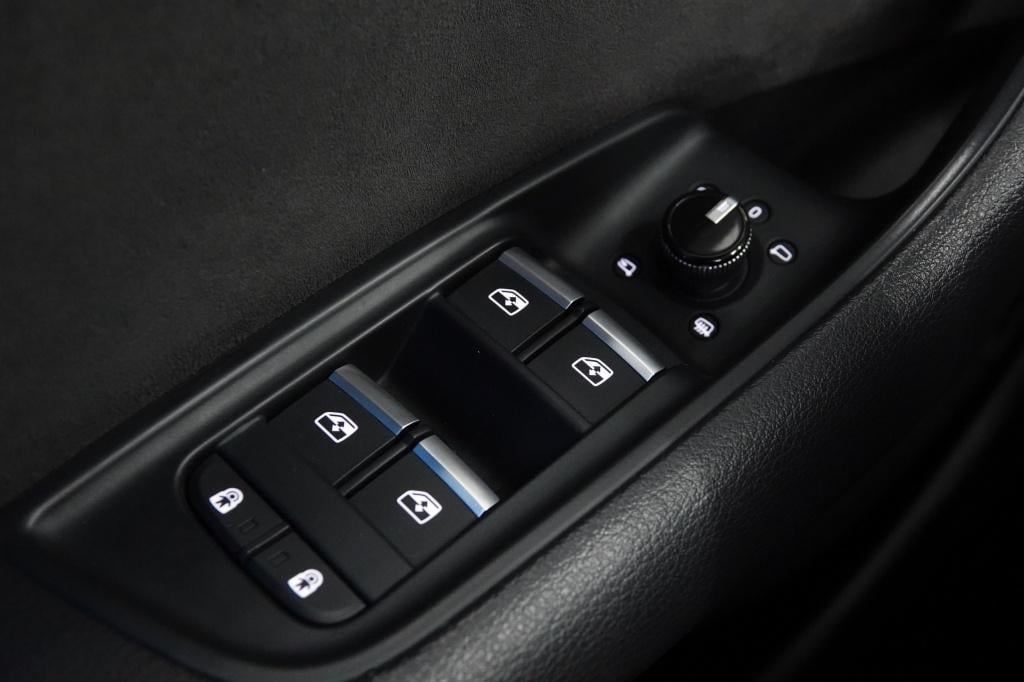 Audi Q8 55 tfsi quattro | rsq8 interieur | pano | acc | maxton |