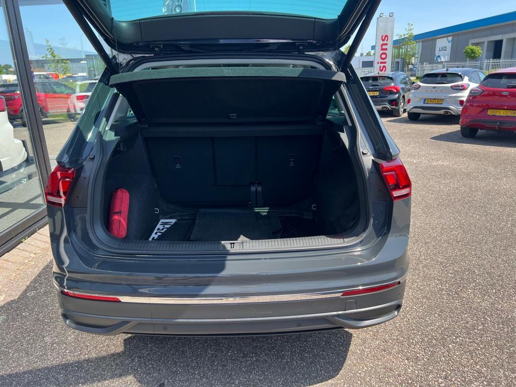 Volkswagen Tiguan 1.5 tsi 150pk dsg life elegance , trekhaak , adaptive cc 