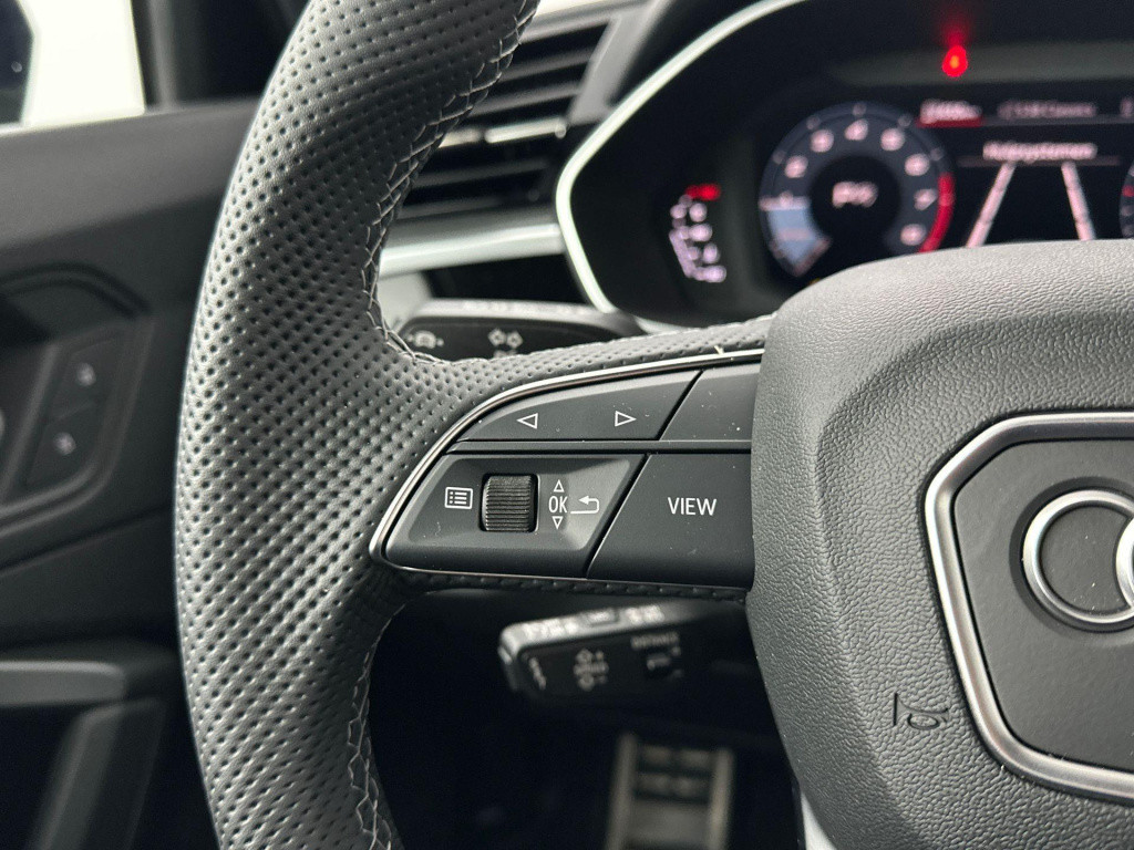 Audi Q3 s edition competition 35 tfsi 110 kw / 150 pk hatc