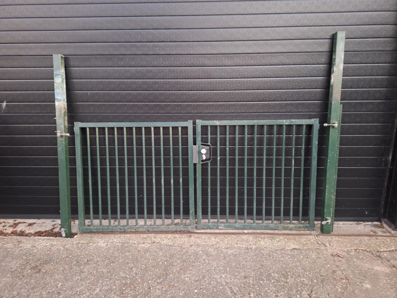 Poort, draaipoort, inrijpoort, looppoort, hekwerk, hek,