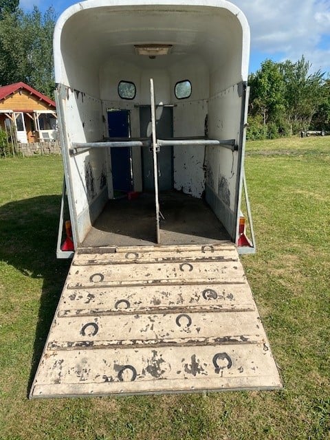Paardentrailer voor 2 paarden