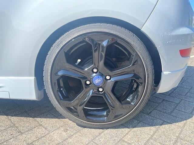 Ford Fiesta 1.6 metal|leer|rijklaar(van particulier)