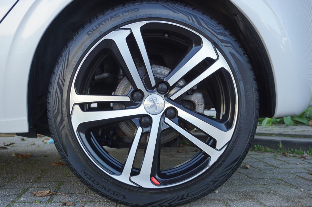 Peugeot 208 1.2 puretech gt-line airco / navi / cruise / camera / pano / ca