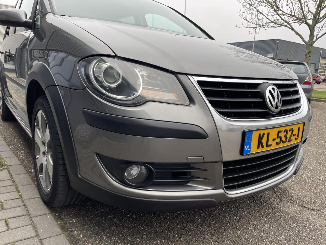 VOLKSWAGEN TOURAN 1.4 CROSS AUTOMAAT
