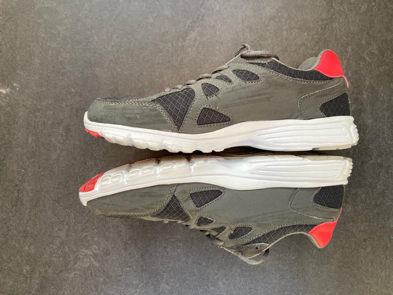 Sportschoenen man maat 43