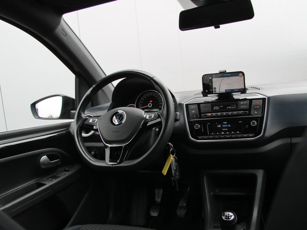 Volkswagen UP! active 5drs. clima | cruise | camera | vol!