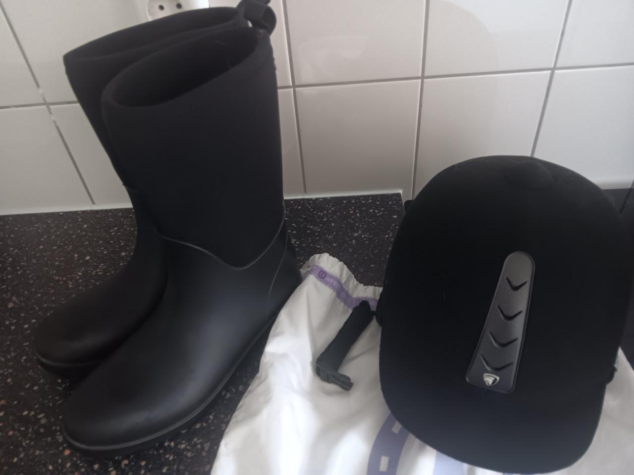 Paardrijlaarzen en cap