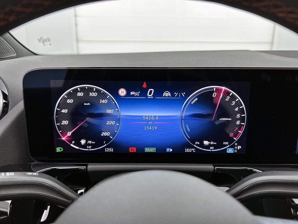 Mercedes-Benz Gla-klasse 250 e star edition amg line limited | dodehoek det