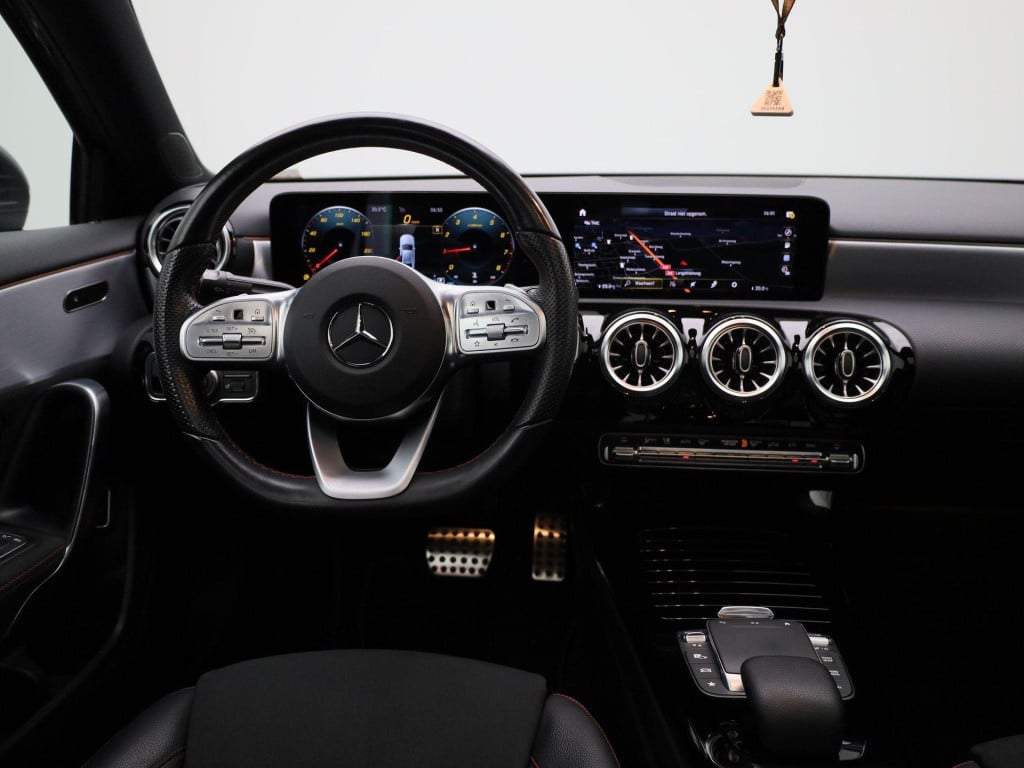 Mercedes-Benz A-Klasse 180 business solution amg | automaat | lmv | panoram