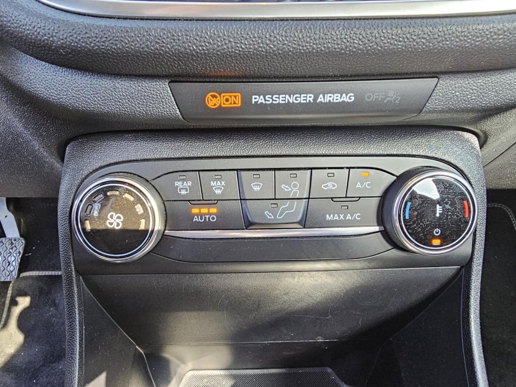 Ford Fiesta 1.0 ecoboost hybrid titanium
