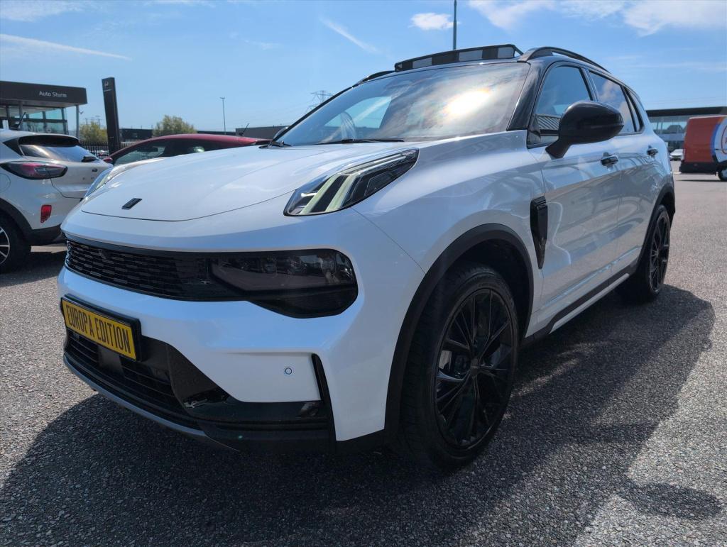Lynk & Co 01 1.5 276pk phev more | pano | carplay | leer