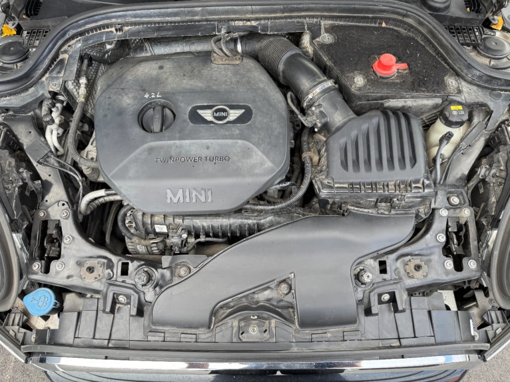 Mini Cooper 1.5 - chili - pano