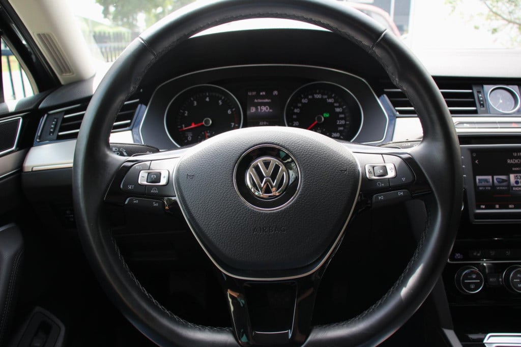 Volkswagen Passat variant 1.4 tsi act highline - dsg - leder - stoel verw -