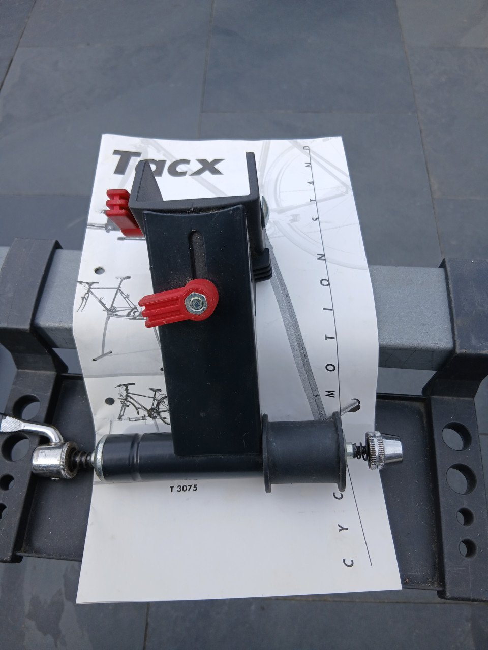 Tacx T 3075 Fietsstandaard voor montage met steekas