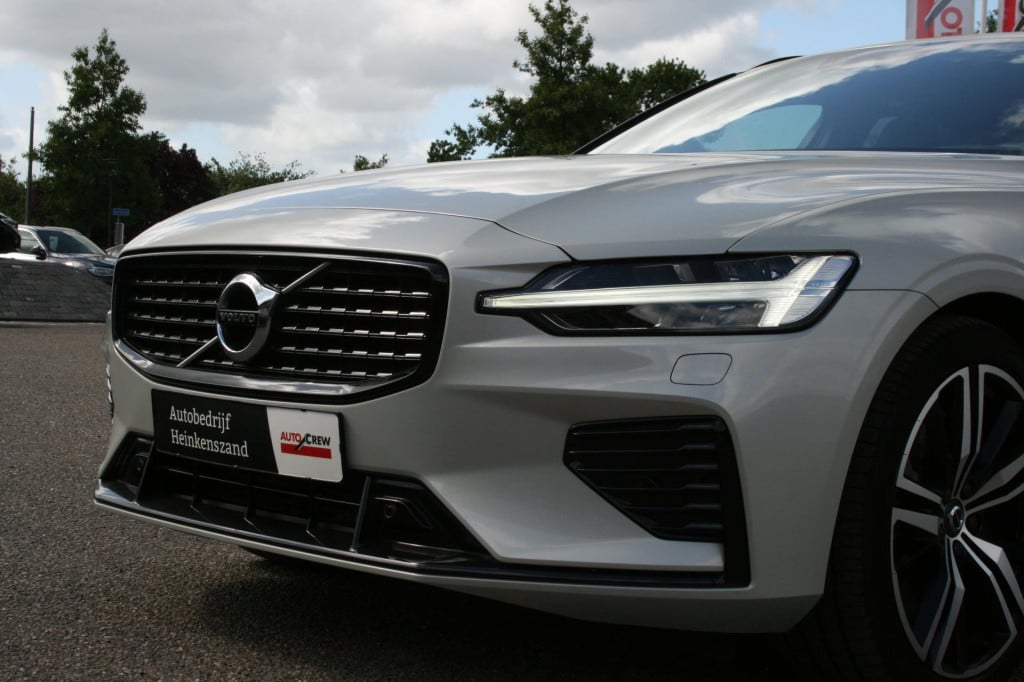 Volvo V60 2.0 t6 recharge awd r-design