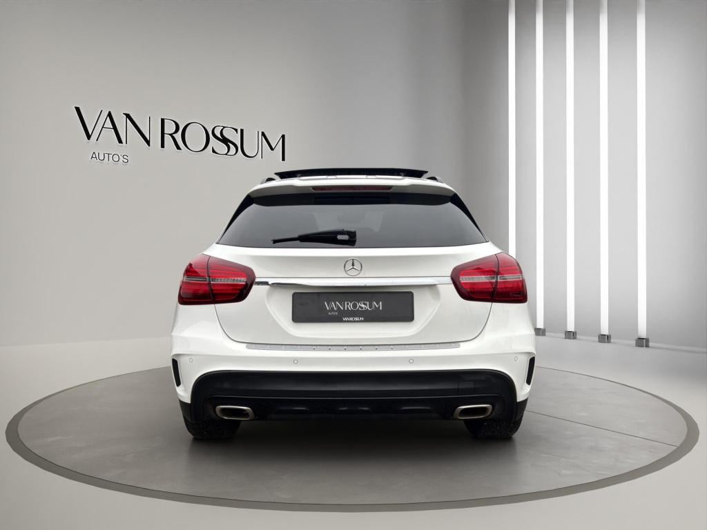 Mercedes-Benz Gla-klasse 180 business solution amg pano camera clima
