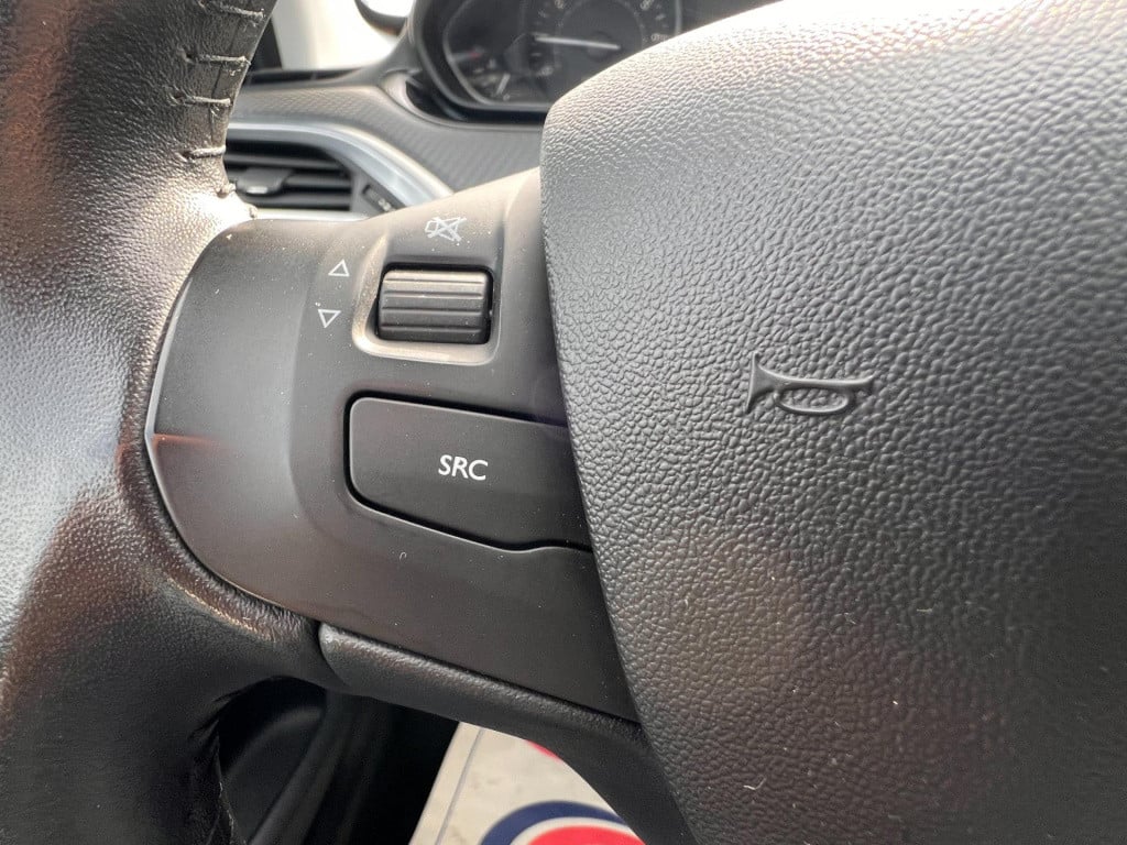 Peugeot 2008 1.2 puretech blue lion