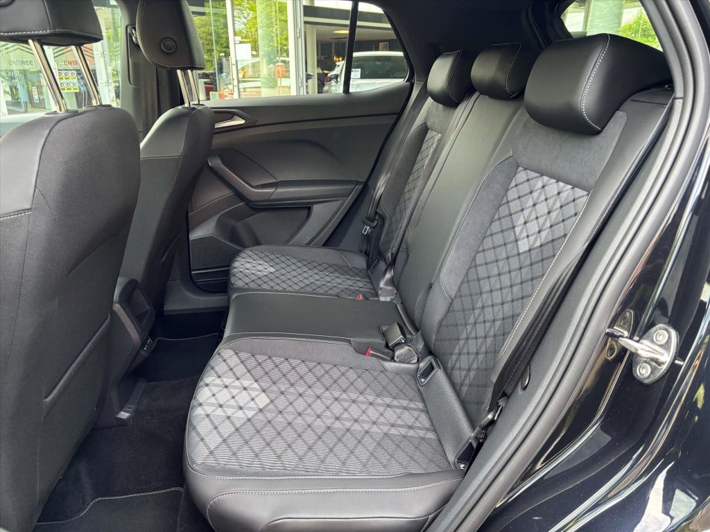 Volkswagen T-cross 1.5 tsi 150pk dsg-7 r-line| trekhaak| camera|navi| uniek