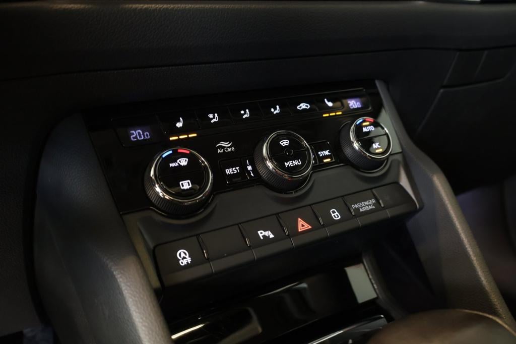 Skoda Kodiaq 1.5 tsi business edition nl auto, trekhaak, stoel en stuur ver